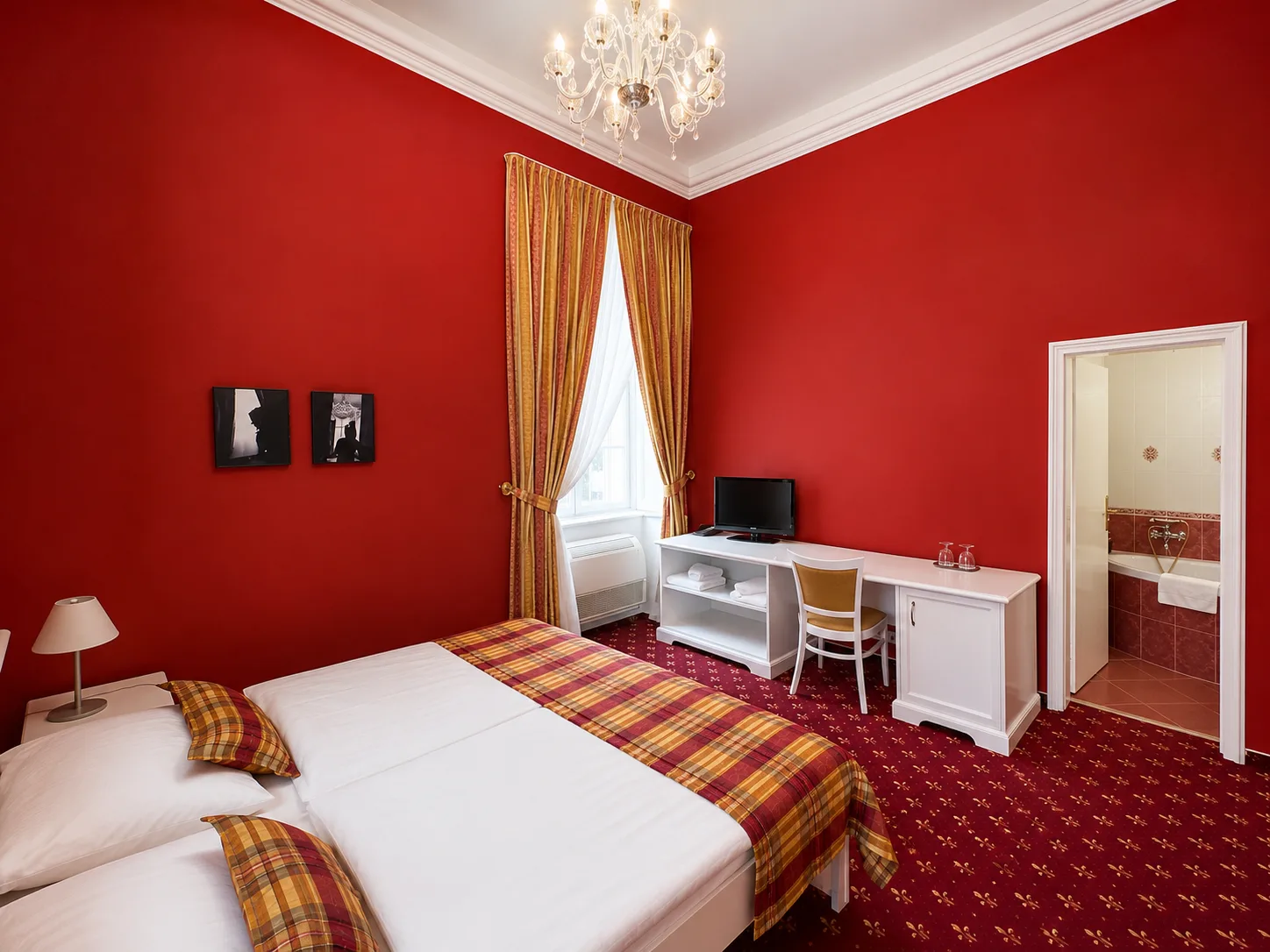 Manor Superior Room with High Ceilings